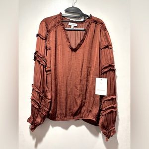 Beautiful flowy long sleeve peasant top with ruched details NTW